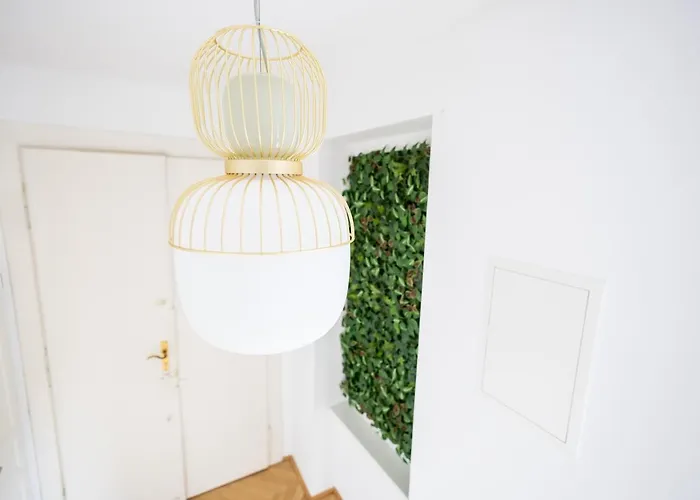 Large Garden-view Balcony Comfort Retreat 1020-vienna Viena